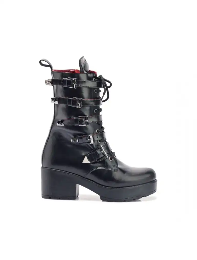 Bocanci cu accesorii metalice Eve Black